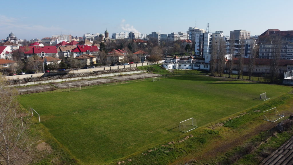 Stadionul Tineretului din Craiova va fi demolat în acest an. În locul lui se va construi, anul viitor, o arenă multifuncţională.