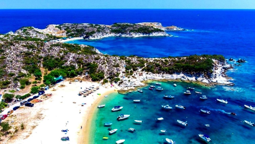 Grecia relaxează restricțiile de călătorie și deschide sezonul estival mai devreme