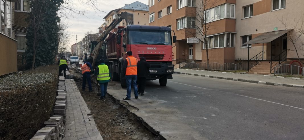Pe strada Mărăşeşti, se află în stadiu final lărgirea carosabilului pe porţiunea cuprinsă între străzile Matei Basarab şi Doctor Hacman