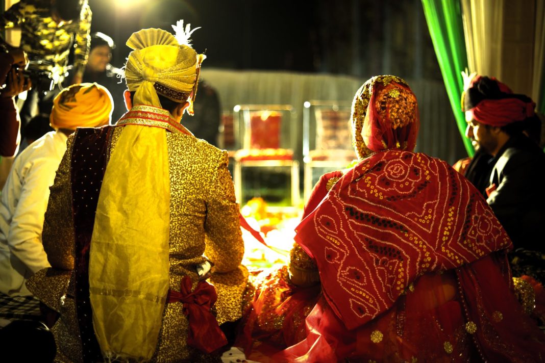 13 persoane care participau la o nuntă au căzut într-o fântână și au murit, în India