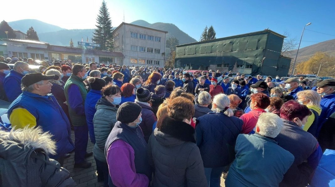 Nemulțumiți de lefuri, cei peste 600 de angajaţi ai fabricii din județul Alba au protestat timp de o săptămână