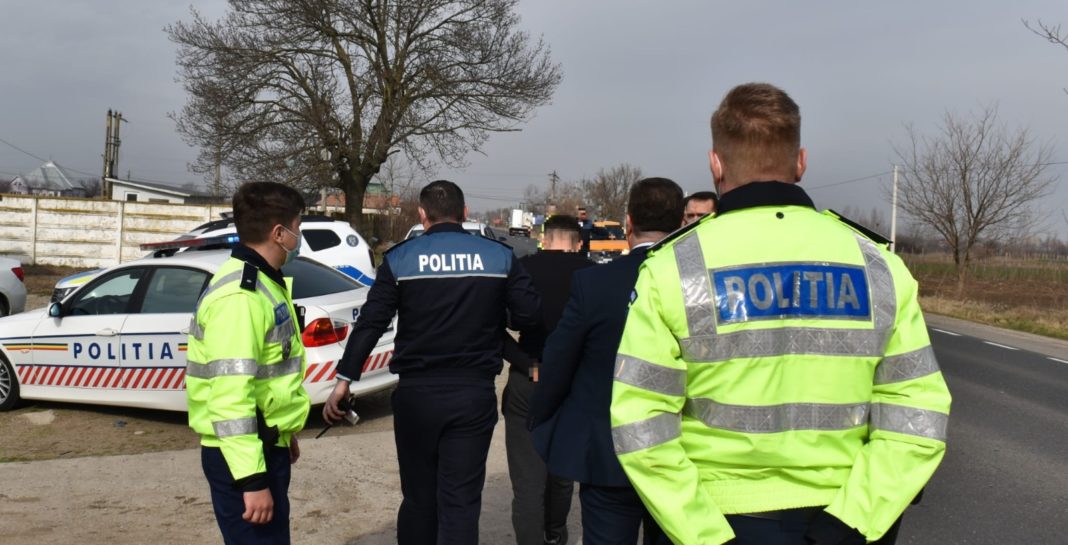 Tânăr din Olt, fără permis, alergat de poliţişti pe un câmp