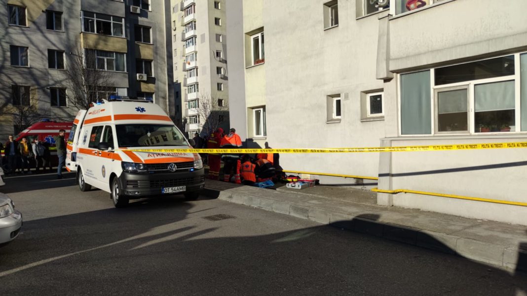 Olt: O femeie a murit, după s-a aruncat de la balconul apartamentului socrilor ei