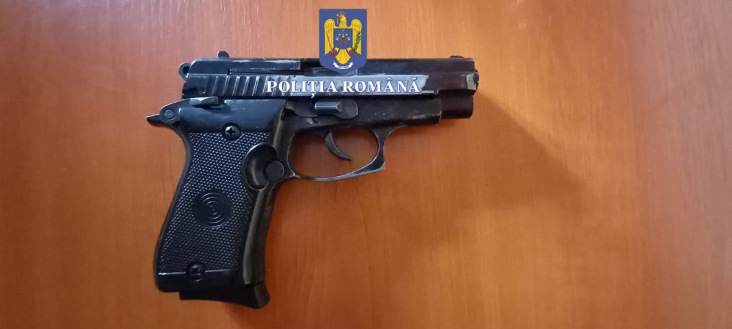 Arma neletală, cu bile de cauciuc, cu destinația autoapărare, a fost confiscată
