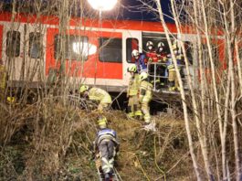 Cel puţin trei persoane au murit şi 11 au fost rănite vineri seara în coliziunea dintre un tren de pasageri şi un marfar în nord-estul Croaţiei