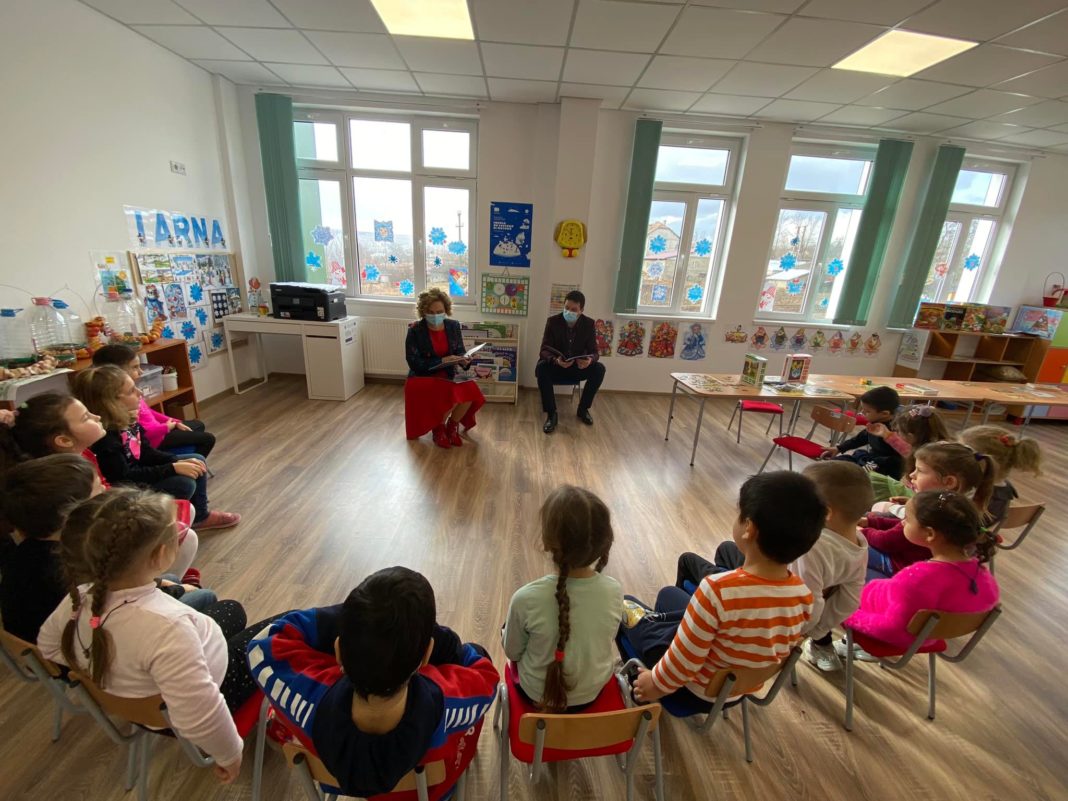 Unitățile de învățământ din județul Vâlcea organizează activități de încurajare a lecturii pentru comunitatea socială din care fac parte