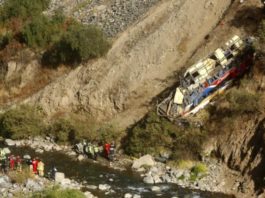 Cel puţin 20 de morţi în Peru, după ce un autocar a căzut într-o prăpastie