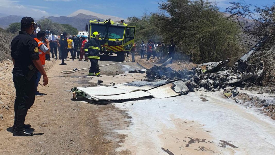 Un avion cu turişti s-a prăbușit în zona liniilor Nazca din Peru