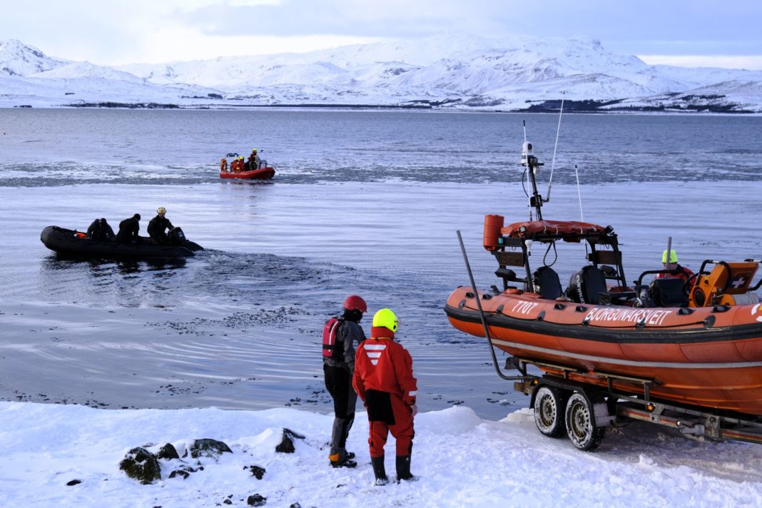 Avion turistic dispărut în Islanda, găsit pe fundul unui lac