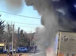 Un camion cu azotat de amoniu a luat foc în mers, în Giurgiu