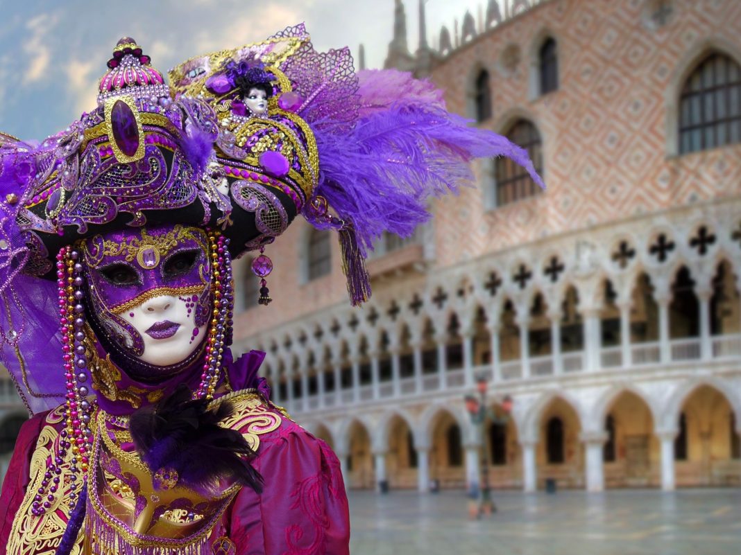 A început carnavalul de Veneţia