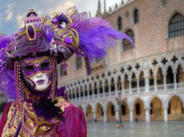 A început carnavalul de Veneţia