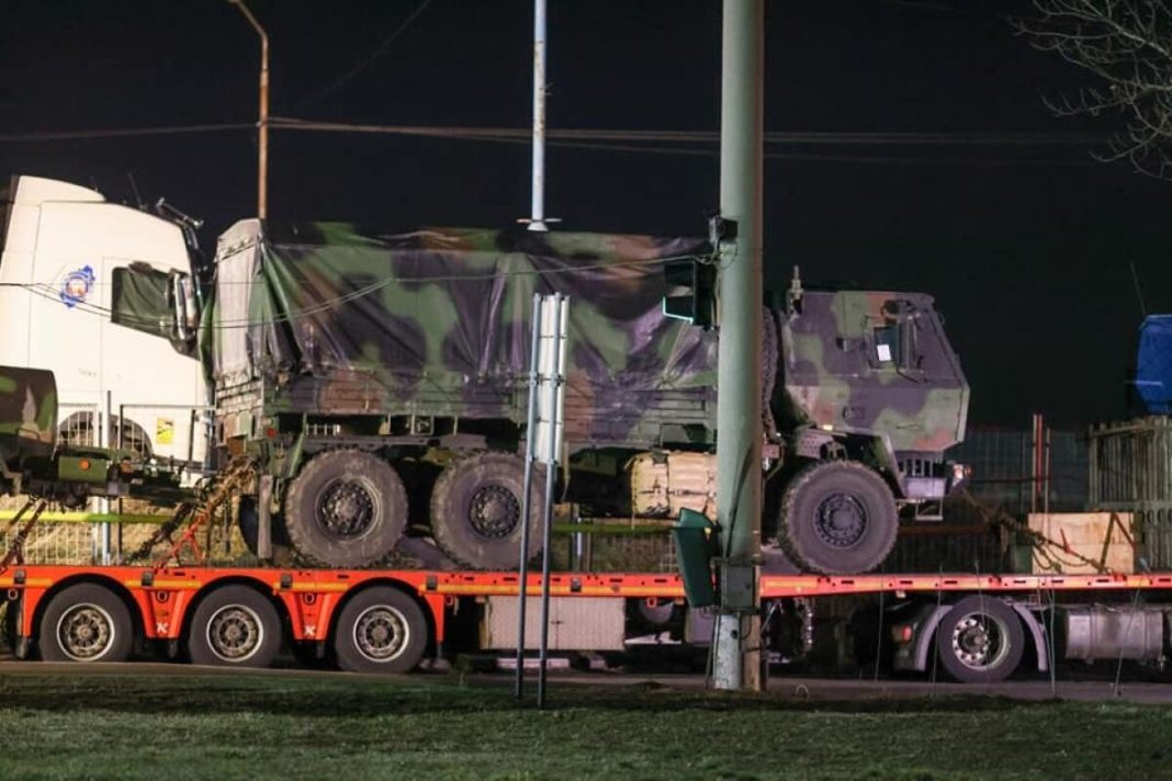 (VIDEO) Convoaiele cu tehnică militară SUA traversează România