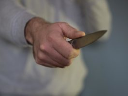 Un român din Austria și-a bătut concubina însărcinată și a amenințat-o cu un cuțit