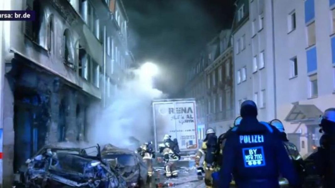 Un TIR condus de un șofer beat a lovit peste 30 de mașini, în Germania