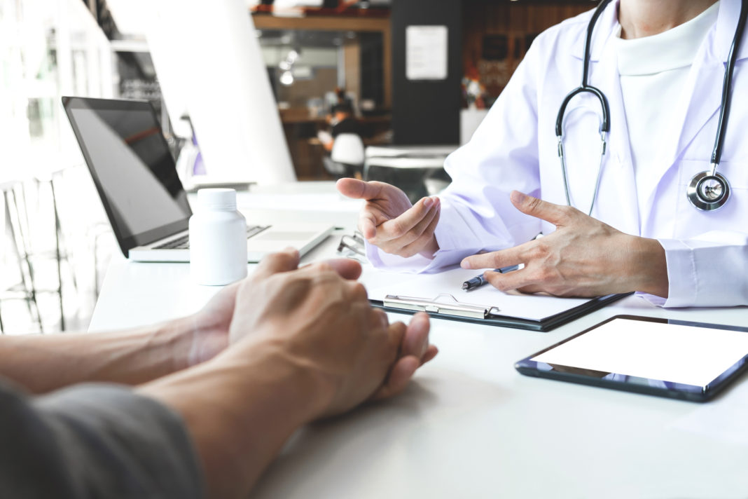 Amenzi de 500.000 de lei pentru zeci de medici care au dat concedii medicale nejustificate