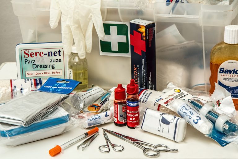 Ce ar trebui să conţină o trusă medicală de urgenţă