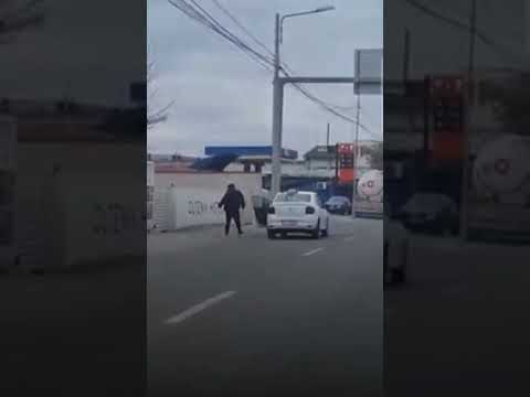 (VIDEO) Adolescent agresat, după ce nu și-a plătit cursa de la Caracal la Craiova