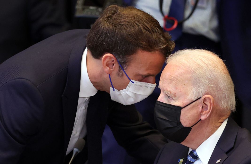 Macron va discuta cu Biden și spune că nu exclude o vizită la Moscova