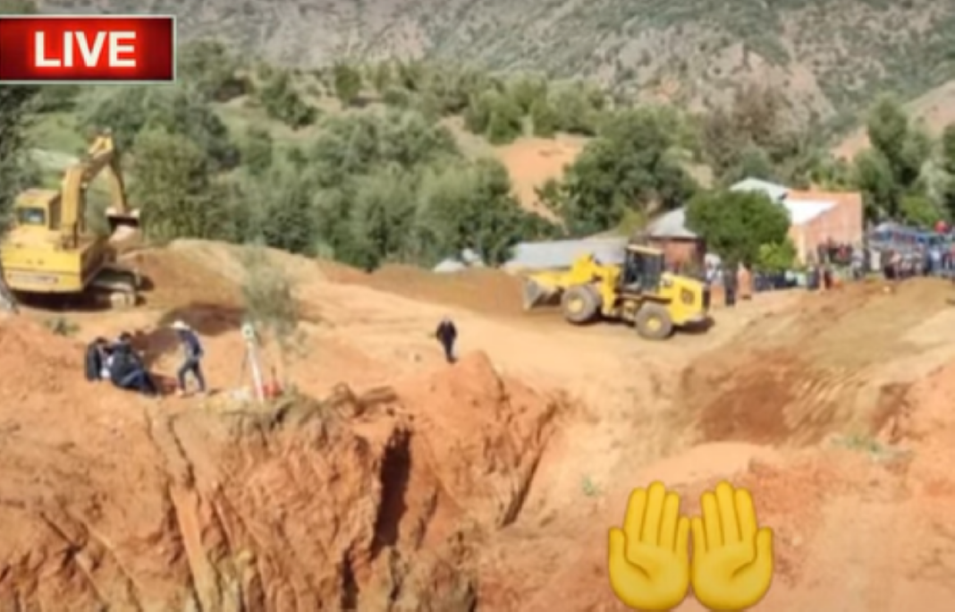 Copil de cinci ani, blocat într-o fântână din Maroc de mai bine de 36 de ore Copil de cinci ani, blocat într-o fântână din Maroc de mai bine de 36 de ore