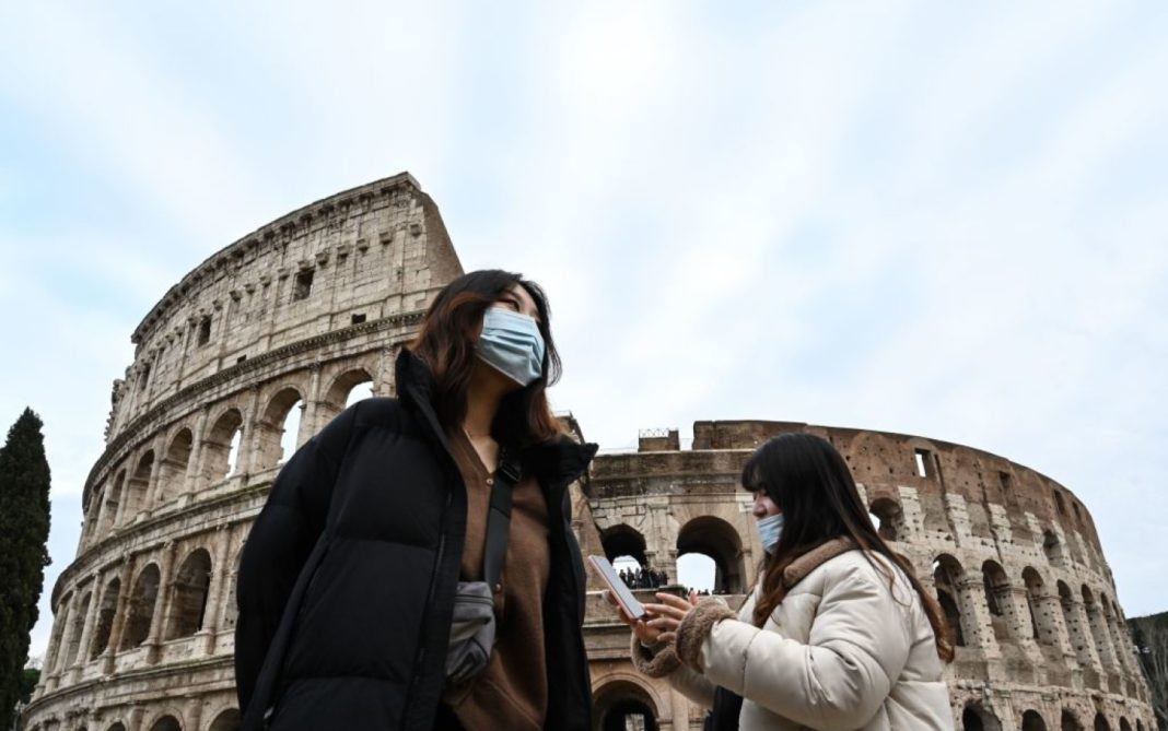 Italia renunță la purtarea măștii în aer liber