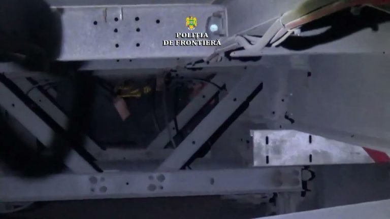 (VIDEO) Un migrant în stare de hipotermie, salvat de polițiștii de frontieră doljeni