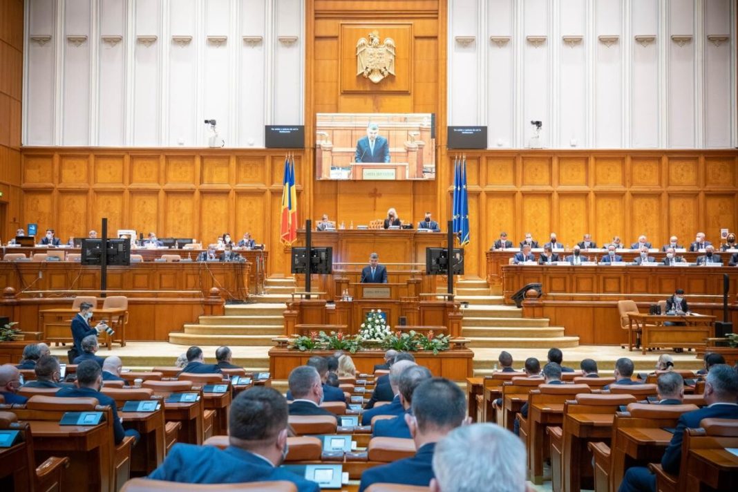 USR vrea live-uri din Parlament pentru a garanta transparența