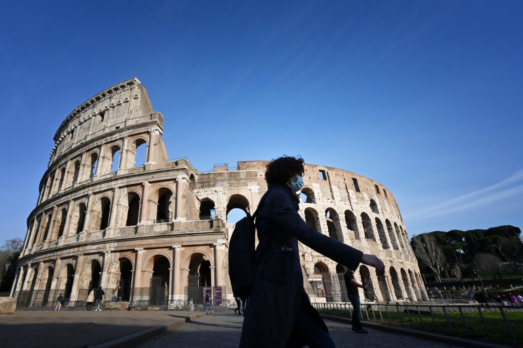 Turiştii care vin în Italia nu vor mai sta în carantină şi nici nu vor prezenta rezultatul unui test