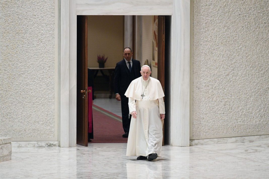 Papa Francisc s-a dus la ambasada Rusiei pe lângă Sfântul Scaun