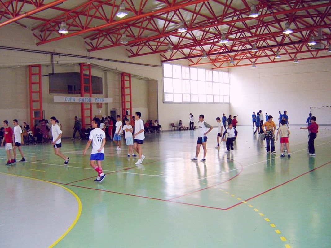 Sala de sport de la Şcoala Gimnazială ”Anton Pann” va putea fi folosită de elevi