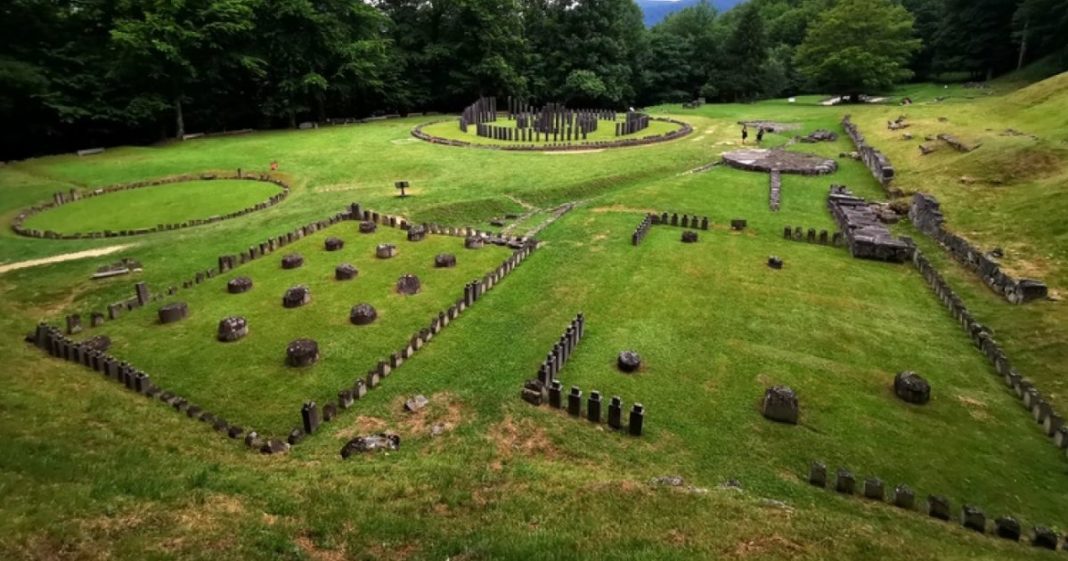 Amfiteatrul Sarmizegetusa va fi restaurat