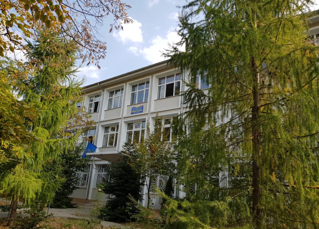 În Craiova, focarele de COVID 19 reapar rapid și în clasele care revin din online