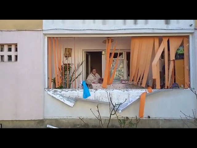 (VIDEO) Craiova: Explozie într-un bloc de pe bulevardul Dacia. O persoană, rănită