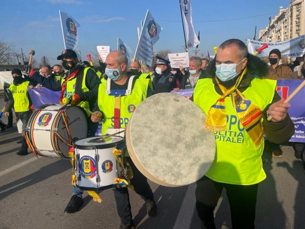 Sindicatele din Poliţie protestează în faţa Guvernului