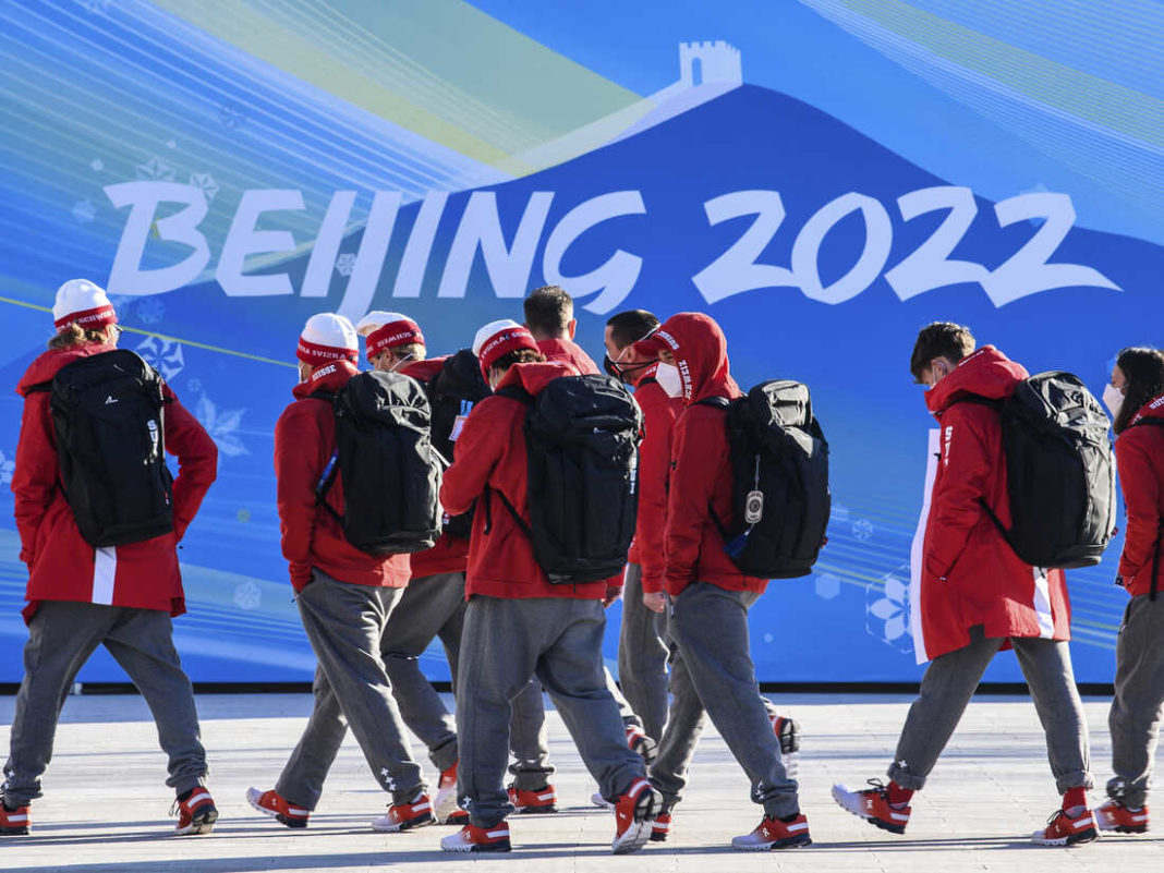 Sportivii participanți la JO de la Beijing, sfătuiți de FBI să nu folosească telefoanele personale