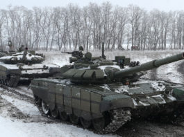 Romii dintr-un sat din Ucraina ar fi furat un tanc rusesc