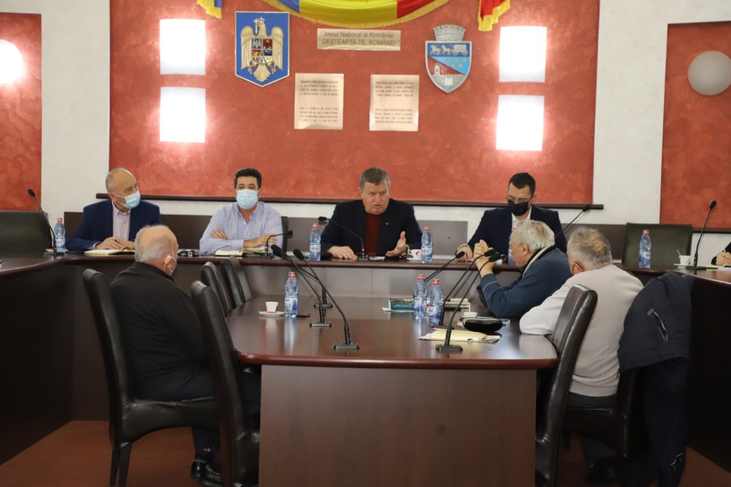 Primarul Gutău a promis că va propune Consiliului Local să se acorde susţinerea financiară necesară acoperirii cheltuielilor de editare şi tipărire a unor prestigioase publicaţii culturale vâlcene