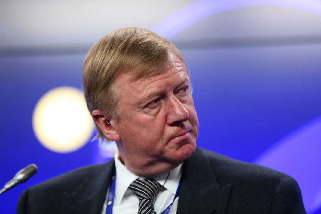 Chubais este unul dintre puținii reformatori economici din anii 1990 care au rămas în guvernul lui Putin și care au menținut legături strânse cu oficialii occidentali