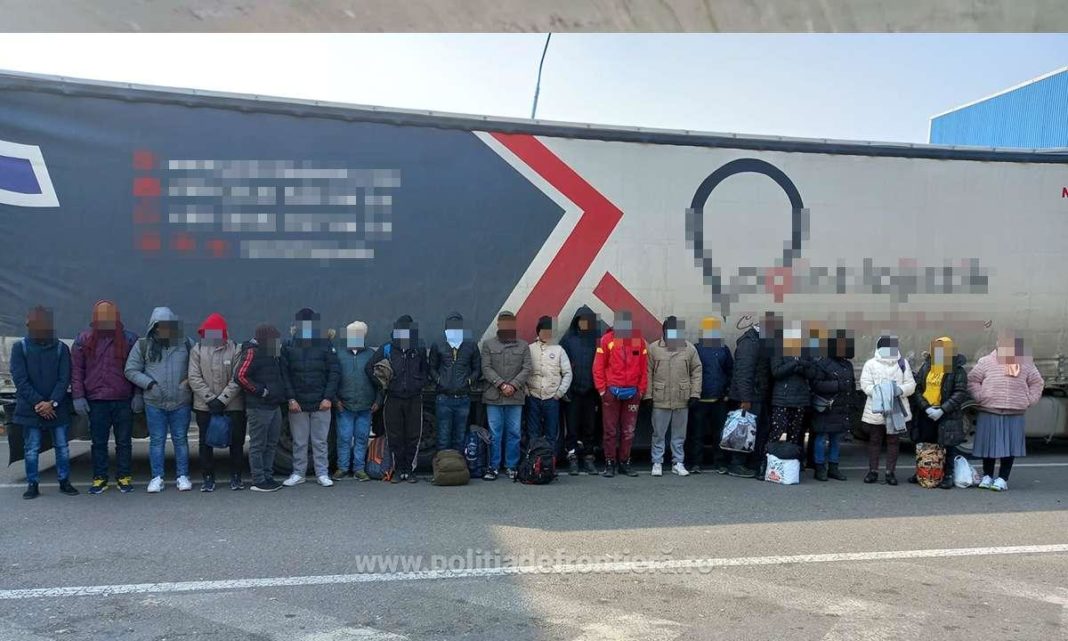 29 de migranți din diferite state  din Africa si Asia au încercat să treacă ilegal frontiera în Ungaria, ascunşi în două automarfare