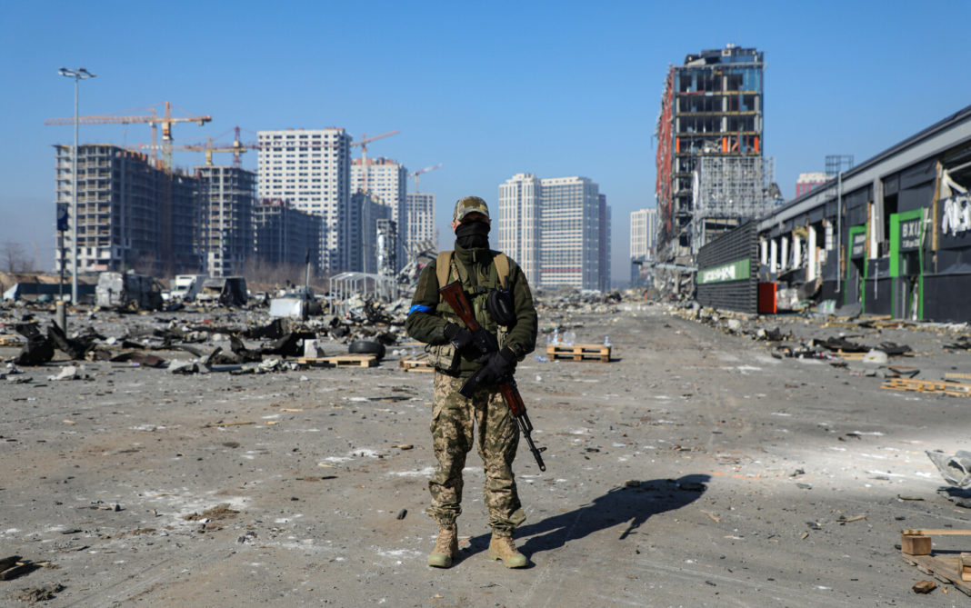 Armata rusă se retrage din zona Kievului, potrivit CNN