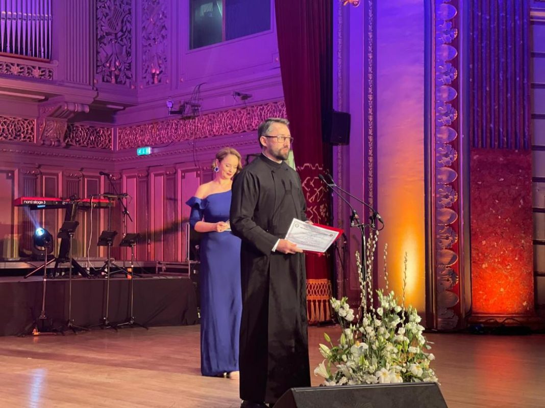 Preotul Adrian Stănulică, Președintele Asociației Vasiliada, a fost premiat la categoria „Personalități care s-au remarcat în perioada 2020-2021