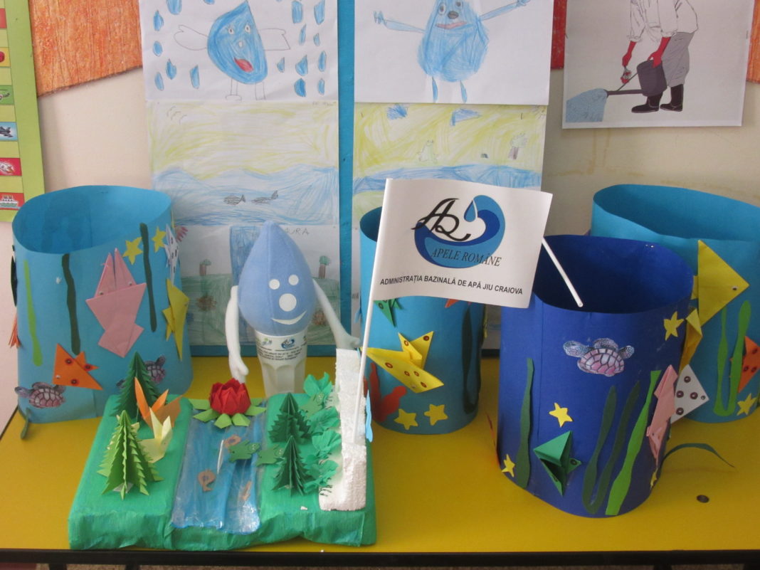 În timpul activităților de științele naturii, cadrele didactice și preșcolarii au creat desene, colaje, expoziții și mesaje despre apă