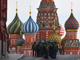 Kremlinul spune că foarte mulți oameni din Rusia se arată a fi „trădători”