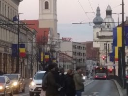 Patru steaguri naţionale au fost înlocuite cu cele ale Ucrainei în Cluj Napoca