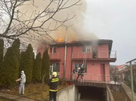 Incendiu puternic la o casă din Craiova