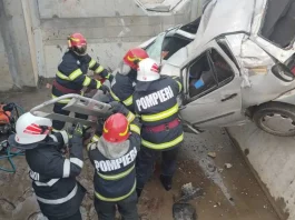 O şoferiţă a murit după ce a căzut cu maşina într-un şanţ betonat