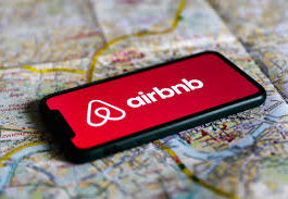 Airbnb a suspendat operațiunile din Rusia și Belarus și ajută refugiații din Ucraina