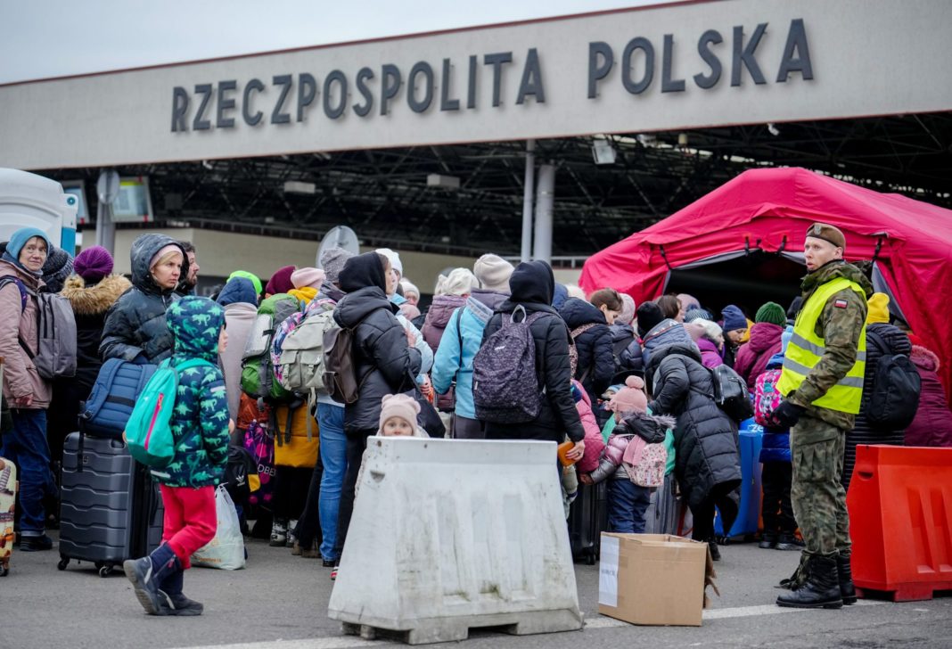 Polonia a primit aproape 1,76 milioane de refugiaţi din Ucraina