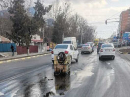 Bazin cu 1.000 de litri de motorină, căzut din maşină la ieşirea din benzinărie