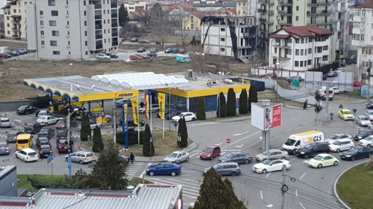 Guvernul îi asigură pe români că nu sunt probleme cu stocurile de carburanţi